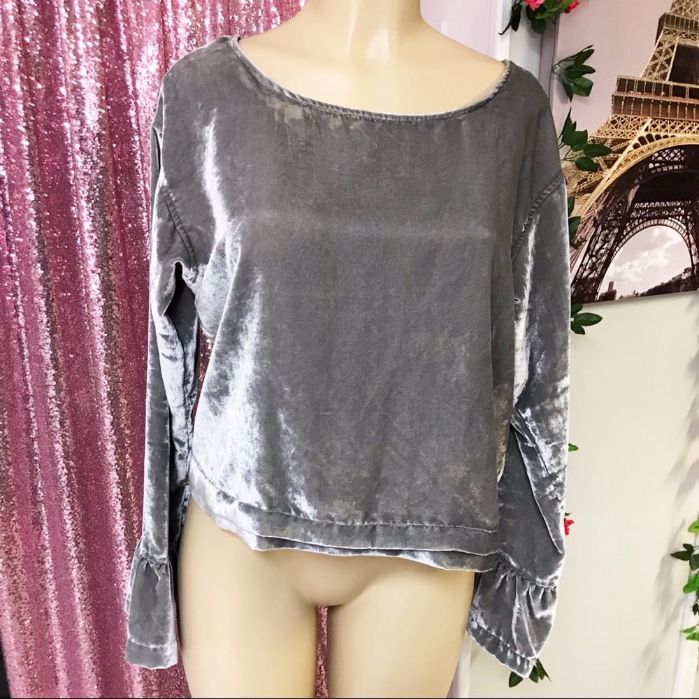 Cloth & Stone anthro grey velvet bell sleeve top m